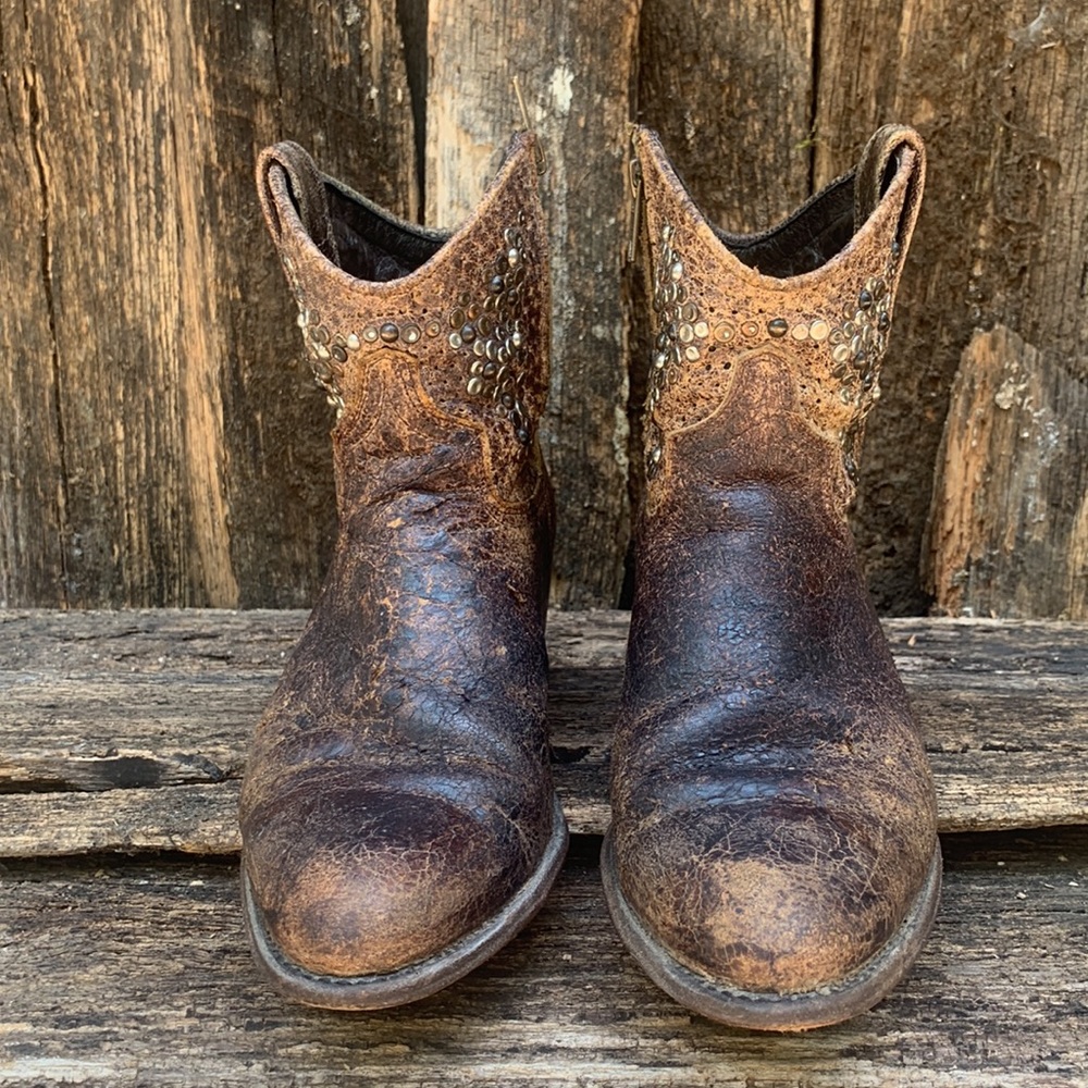 🤎🤍🖤Frye Deborah Studded Western Short Boots $598 Made in Spain 🇪🇸 - Picture 4 of 16